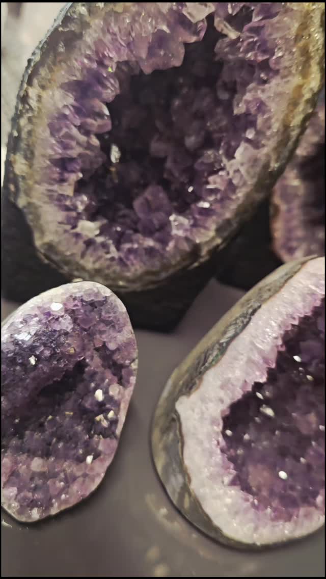 ✨ New Mini Amethyst Cathedrals Have Landed! ✨
Little moments of magic… wrapped up in the most stunning natural crystals.
Each one feels like it’s hiding a tiny world inside shimmering purples, sparkling pockets of quartz, and that calming energy amethyst is loved for. They’re the kind of pieces you spot across the room and instantly fall a bit in love with.
Whether you’re treating yourself to something meaningful…
or gifting someone a piece that says “you deserve something special”…
these mini cathedrals are pure feel-good treasures.
Pop in and choose the one that speaks to you every single piece is unique, and once it’s gone, it’s gone! 💜✨
10 Windsor Avenue #Lurgan