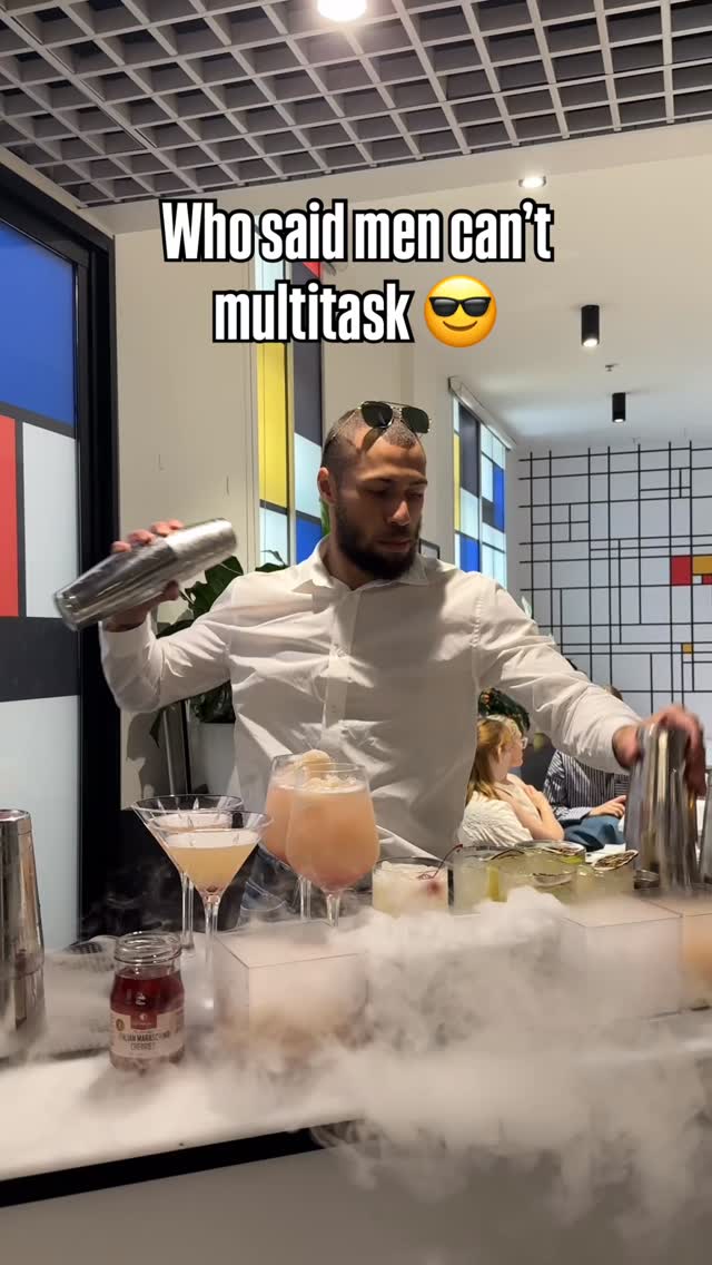 When the cocktails get lost in smoke 💨
#brisbaneevents #mobilebar #entertainment #party #cocktails