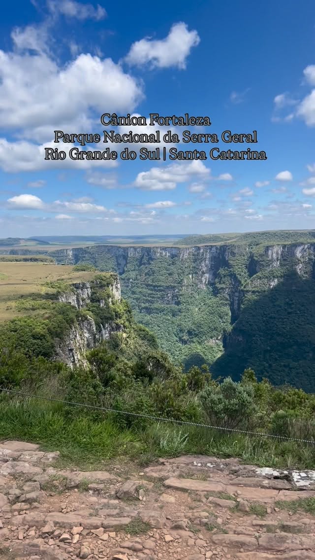 Vistas do mirante do Cânion Fortaleza no Parque Nacional da Serra Geral na divisa do Rio Grande do Sul com Santa Catarina.
#canyonsdosul #ecoturismo #mtur #turismonosul #aparadosdaserra #travel #natureza