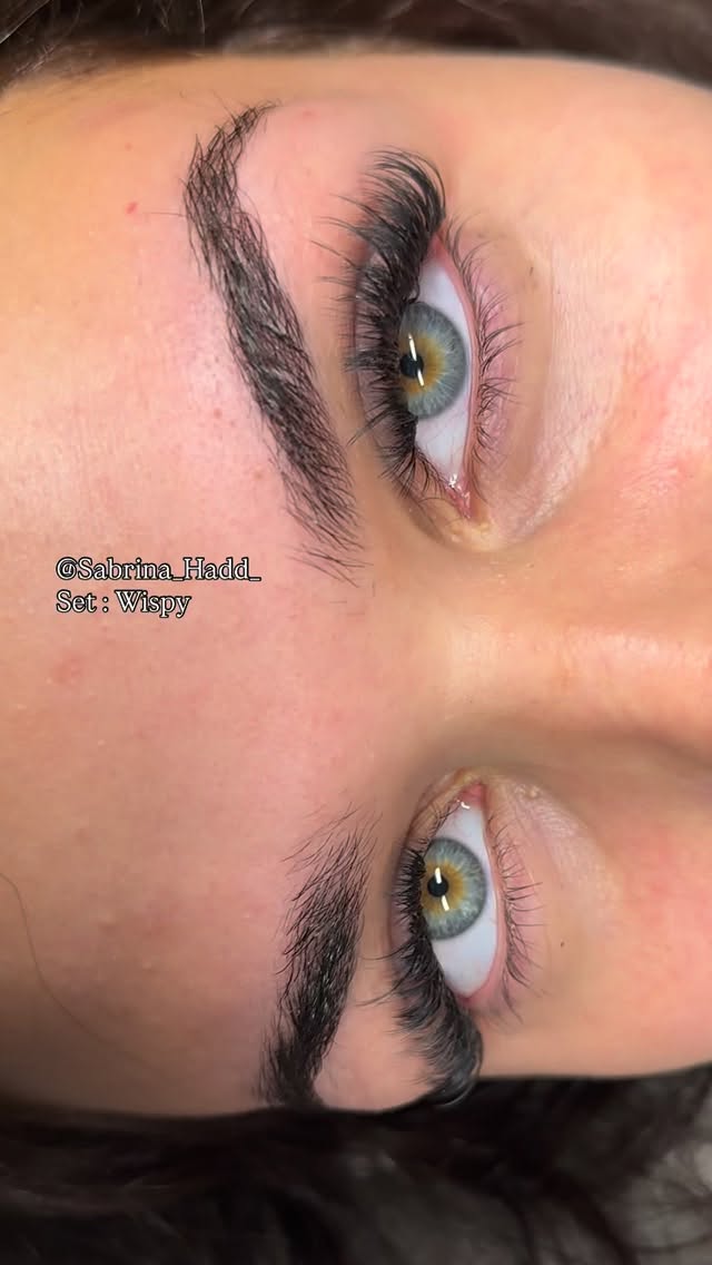 A Wispy set at $85 that lasts for weeks? It's in Allen Park babe !!! Bookings : Link in Bio #wispy #wispyvolume #wispylashextensions #michigan #lashextensions @dyalamjd