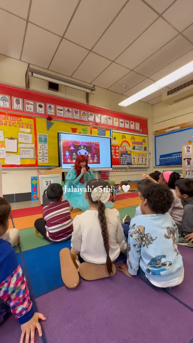 Princess Ariel has officially entered Jailayah’s classroom! 👑🧜🏻♀️✨ The kiddos are in for a magical time!💫These are the moments little hearts never forget.✨💕
P.S. Did you notice Jailayah and Ariel twinning in matching sea-blue dresses?😍 How adorable!🤍✨
#princessariel #princessappearance #birthdaysurprise