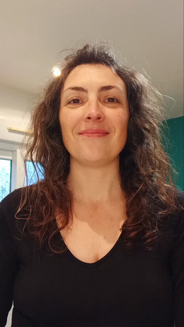 ✨️ Défilé de charlottes ✨️
Dans ma savonnerie, je n'utilise pas d'équipements jetables.
Et c'est valable pour les charlottes.
J'ai le choix entre plusieurs modèles alors je me fais plaisir et vous en montre quelques échantillons.
Et toi, tu préfères laquelle ?
Dis-le moi en commentaire 😉
#artisanefrançaise #créatrice #savons #zérodéchet #lavables