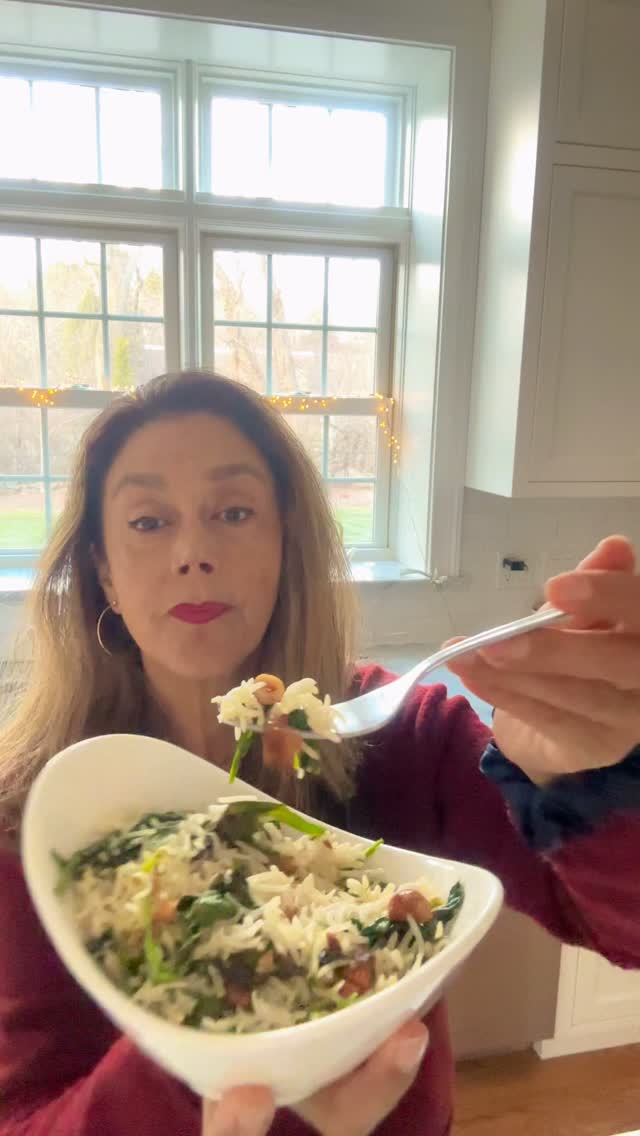 La alimentación Ayurvedica es muy sencilla y económica de realizar!!! Esta alimentación natural no solo cuida tu nutrición, también eleva tu energía y te pone feliz!
Recuerda!!!! Comer saludable también puede ser divertido 💃🏽👯🌼🌿.
Te animas a seguirme y aprender a preparar alimentos que te nutren!!.
#ayurvéda #latinasenusa #motivacion