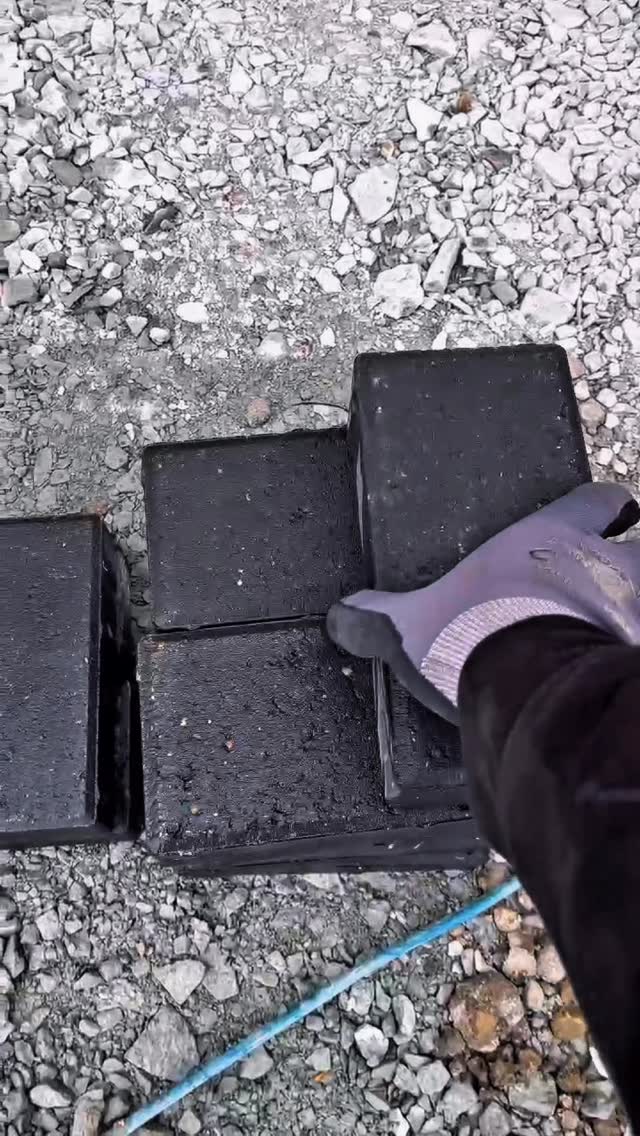 Success isn’t built in big moments, it’s built in the small ones you repeat every single day.
Anyone can start strong, only a few stay consistent long enough to see the breakthrough.
Hitting your goals or experiencing those ‘lucky’ moments requires you to show up, on the days you’re tired, on the days you doubt yourself, on the days when a nice and easy job turns into an absolute nightmare, and on the days no one’s clapping for you yet.
If you want the life you’re dreaming of, make consistency your non negotiable.
Stay in the game long enough… and you can’t lose!
To all the people showing up daily and doing the reps for a delayed pay off. I salute you 🫡📈