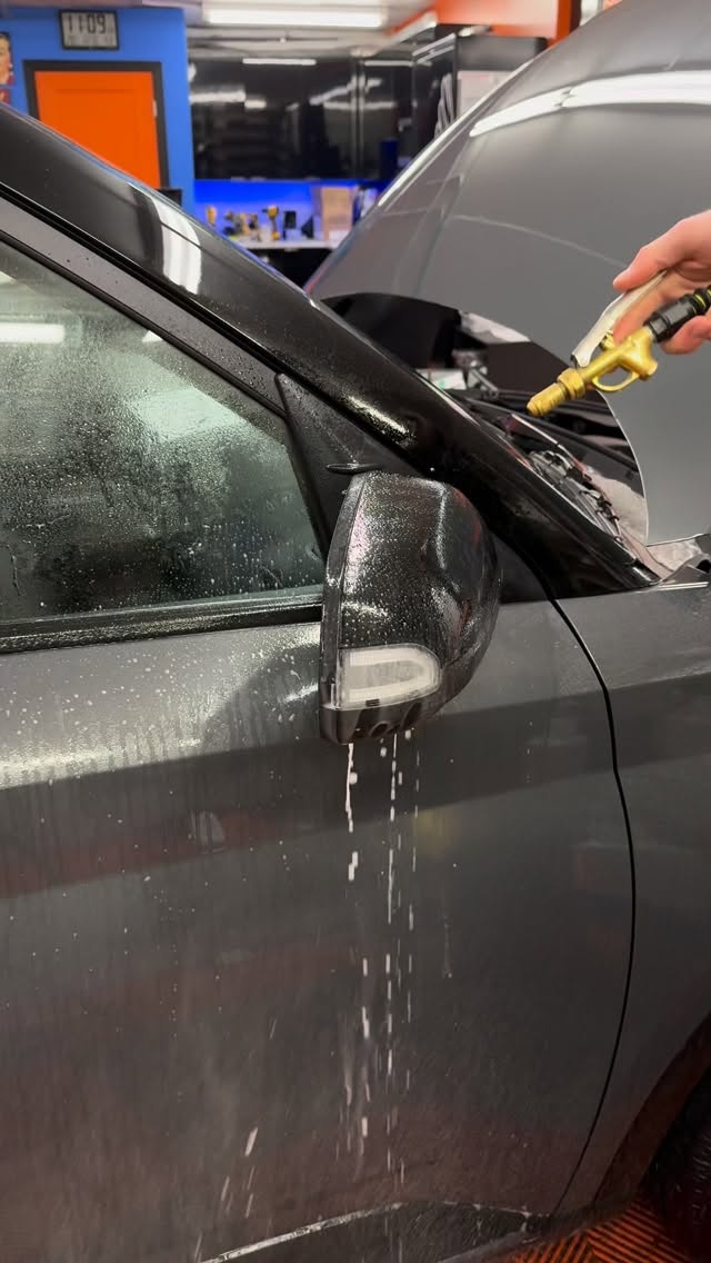 A little PPF install action. 🎥
.
.
FullMoon Autoworks Inc.
🏠1439 Youville Drive Unit 9
📞613.608.TINT
______________________________
#tint #WindowTinting #Ottawa #FullMoon #PPF #XPEL #ProudlyCanadian #fluidfilm #rustproofing