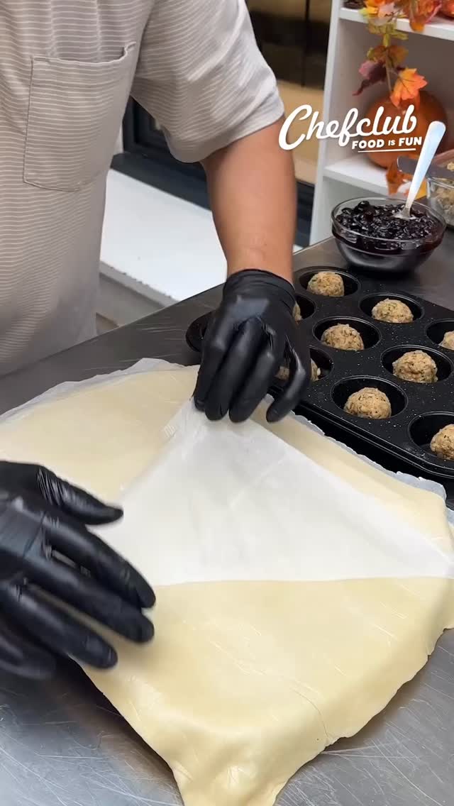 @chefclub_network Leftover Thanksgiving Feast Mini Pies 🍁🥧
Why settle for regular leftovers when you can have mini pies? 🦃🍂
#turkey #thanksgiving #food #party #easyrecipe #recipe #homemade #savory #holiday #pie