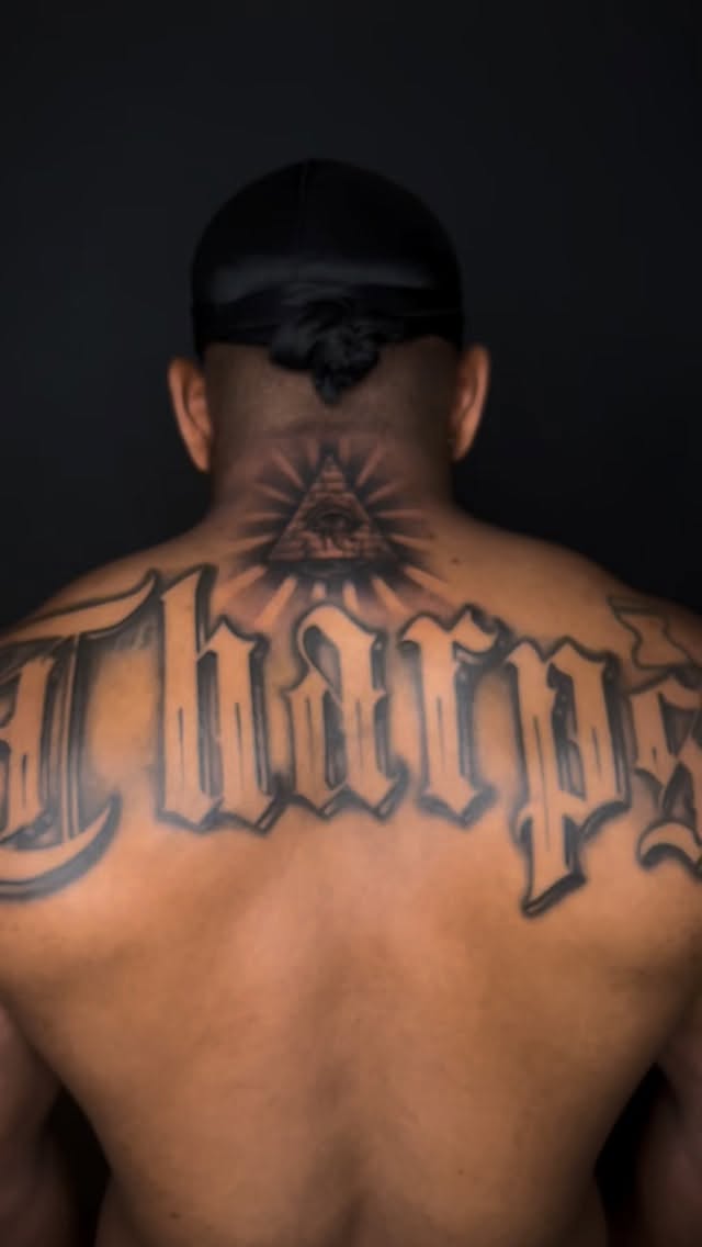 Healed lettering below and oh so fresh one above 🔥
Tattoo by @cosmic_anomaly
Daemeon is in the shop Thursday-Monday each week
Call the shop or fill out our appointment form on our website link in our bio 👆
💯⚡️Walk-ins Welcome ⚡️ 💯
#studio100bg #vatattooartist #bowlinggreenva