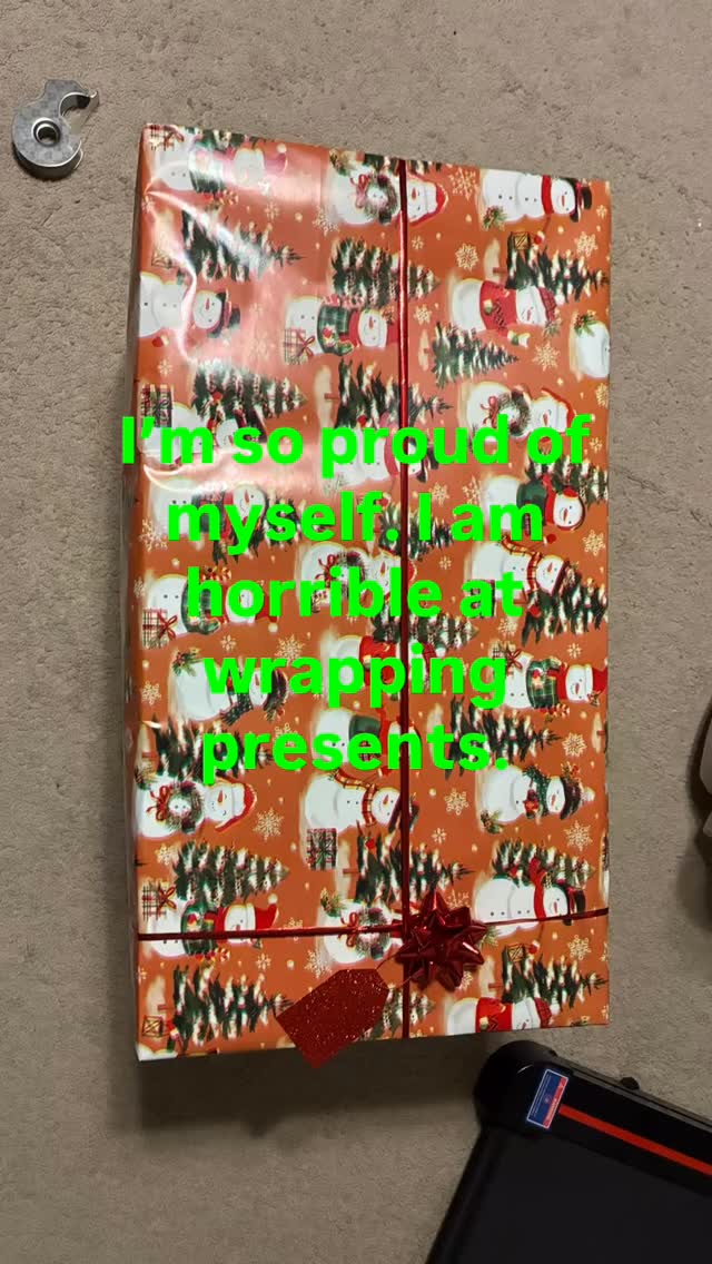 The ultimate colorblind test. 🤣
#pianolessons #violinlessons #wrappingpresents #hadhelp #yeahthatgreenville #simpsonville