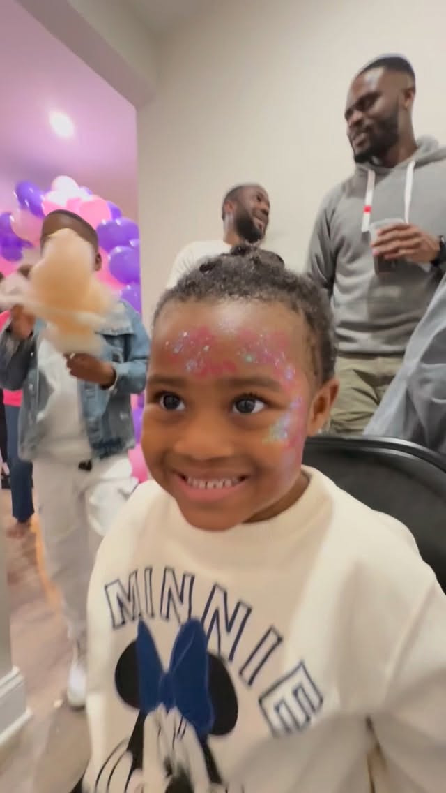 The sweetest and most helpful bunch of kiddos tonight!✨💕 We heard one kiddo packed food for someone on our team, 😩 another brought water, incase of dehydration lol.🥹
Thank you guys for taking care of our crew! You were so kind. We do what we do for you!✨💗
#kidsparties #kidsentertainment #kidsfun #kidsevents