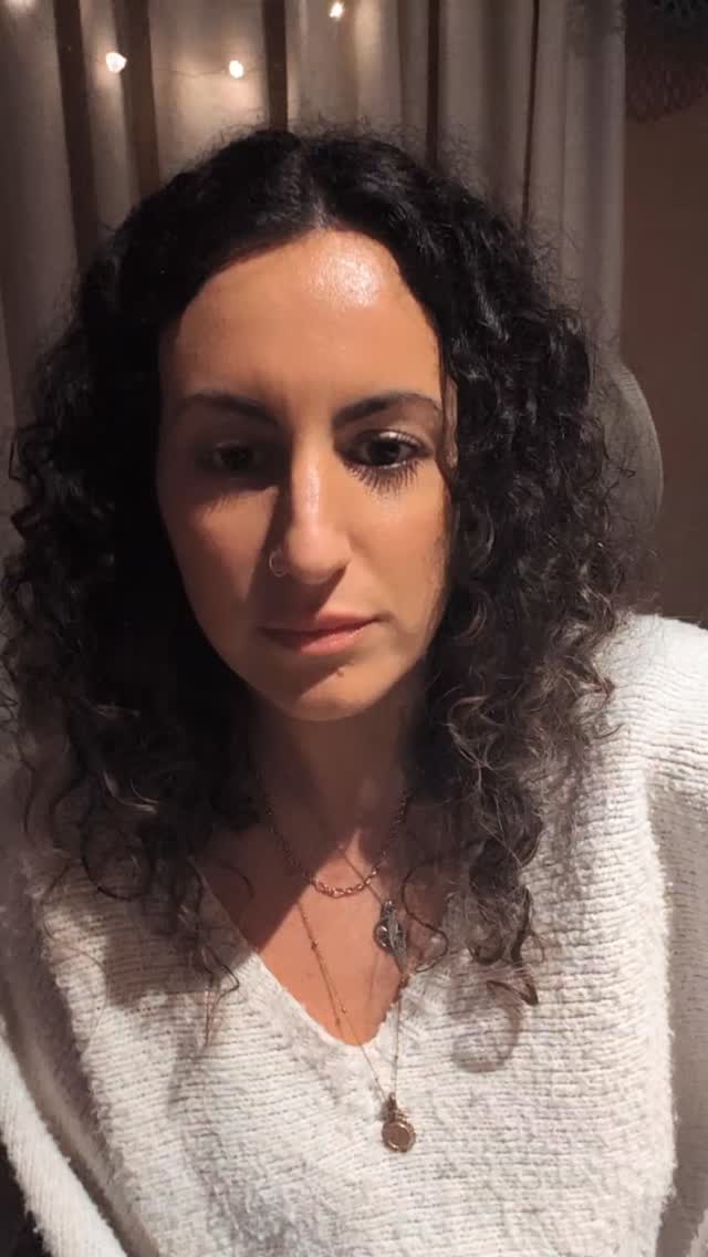 Gahh comparison & analysis paralysis is wild isn't it. No matter what level or stage you're at in business, we all get it, right!? We allow our brains to spiral. We question everything. Our subconscious swoops in & judges our arse & our own "who do you think you are..." keep you safe, small mindset monkeys kick in.
It is SO confronting, BUT I come here post wobble to share - the power is in the reflection. & I am proud that my distance between wobble & reground, is so much shorter now. Like, literally minutes 🤣 but I am always here to call myself out and evolve.
I feel the feels, take note, inner reflect and then feel the wisdom drop. The clarity. The drops.
You know what truly helps? As someone who needs co-regulation - I have to soundboard to my inner circle. Thank you @moonandsoul_coach @elevatecw8 @helen_snook11 @toniaddinallstrategist for being there & shaking me & regrounding me back into my own energy. Appreciate you more than you'll ever know.
Find your tribe. Join mine. We've got you!
Friendship is everything.