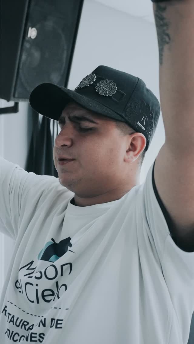 Cuando oramos, la atmósfera cambia 🙌🏻
Porque en la oración hay poder, sanidad y esperanza.
En Mesón del Cielo creemos que hablar con Dios transforma corazones, familias y circunstancias.
No importa lo que estés enfrentando… cuando oras, el cielo se mueve a tu favor. 💙