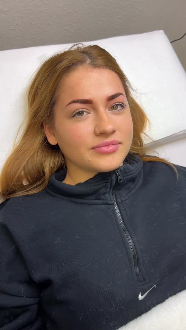 So schön kann dezentes PMU aussehen.❤️❤️
#pmu #permanentmakeup
#pmulips #velvetlips #salzburg