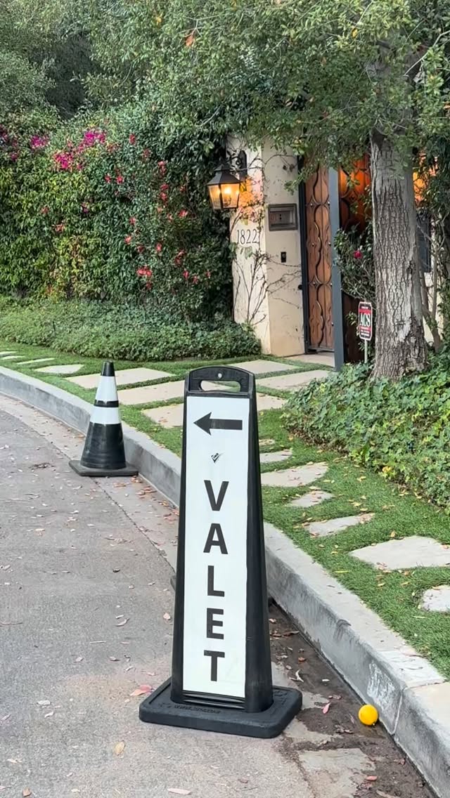 Brentwood private event.
Our team coordinated vehicle drop-off and pick-up throughout the evening, keeping the street clear and guest flow steady.
#VantageParking #ValetParking #ValetService #EventParking #Brentwood #BrentwoodEvent #ResidentialEvent #QuietStreets #EventLogistics