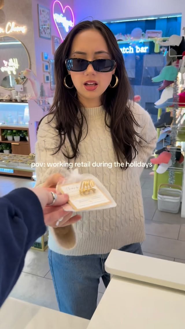 Happy holidays! š
Little Market NYC
š637 Broadway
ā°Open Mon-Sat 11-7
Sun 11-6
Charm bars/permanent closes 30 min early
#holidays #christmasshopping #retail #pov #customerservice