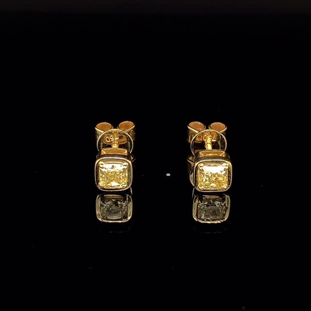 Day Three (one day late as I forgot hit OK) for our Advent Calendar of Jewellery and Gemstones is the matching earrings to Day One.
Fancy yellow cushion cut yellow diamonds all hand set and mounted in 18ct yellow gold make these stud style earrings great for everyday and special occasions. The best value for money!
Please DM or call 0141 248 3037
#glasgowjeweller #mundieandson #glasgow #diamonds #christmaspresents #fancyyellowdiamond