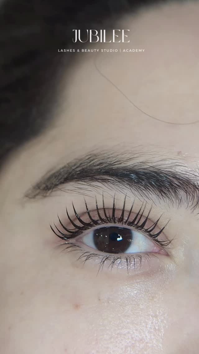 Is a lash lift a waste of money? Not when it lasts 6–8 weeks and makes your natural lashes look lifted every day ✨