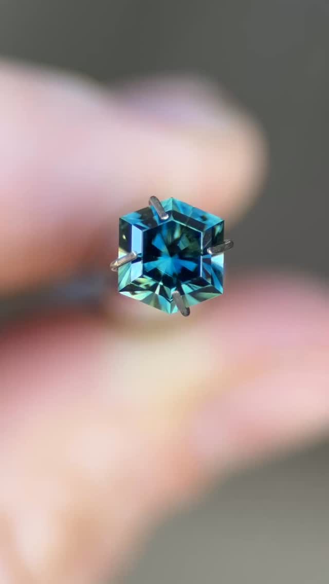 What a gorgeous array of teal and blue tones this 1.44ct Australian parti sapphire is throwing! Faceted to follow the natural formation of the rough stone, this brilliant hexagon cut allows the yellow and blue colours to mix and throw endless vibrant teal sparkles from every angle. Available @ www.thehouseoffacets.com.au
To view our available Sapphires, Ready-made Jewellery and Custom designs - DM, email sales@thehouseoffacets.com.au or visit our website to book an online or in-studio appointment today.
www.thehouseoffacets.com.au
#australiansapphire #handmadejewellery #tealsapphire