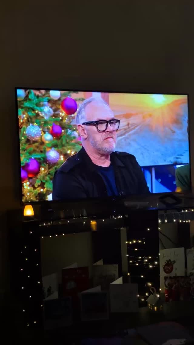 Love this Greg Davies talking about turning the Christmas lights on in our small town of Wem ๐ฒ๐๐๐ฏ๏ธon @bbcone @bbctheoneshow #northshropshire #wem #bedandbreakfast #nationwide #edstaston