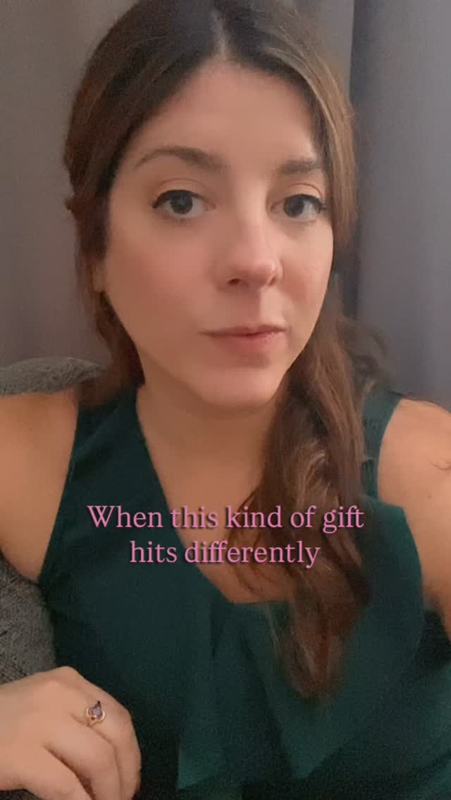When gifting intuitive art hits differently.
Gift certificates are now available in large and mini sizes and both come with an intuitive reading included with the painting.
It truly is such a fun way to start the new year, gifting a bestie (or yourself!) a painting that’s an actual depiction of next level energy.
DM me!💓
Intuition | painter | acrylic on canvas | channeled messages | downloads | artists on instagram | spirit art | spiritual guide