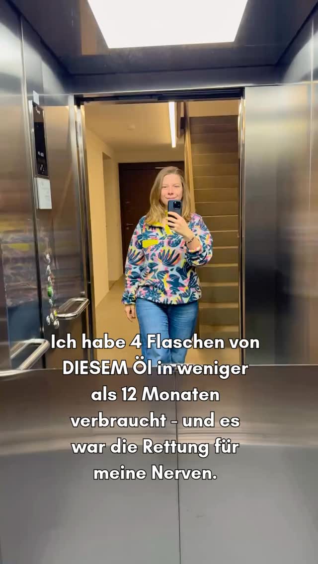 Wenn ein Öl es schafft, dass du dich inmitten von Chaos plötzlich ruhig fühlst – dann weisst du, du hast was gefunden. 😌
1️⃣ Folge @mindyourchange_by_carmen,
wenn du Tools suchst, die dich im Alltag emotional stabiler machen.
2️⃣ Kommentiere „NERVEN“,
wenn du mehr Öle kennenlernen willst, die du für dein Nervensystem im Alltag einsetzen kannst.
Copaiba ist mein Geheimtipp, wenn mein Körper mal wieder „Ich kann nicht mehr“ flüstert.
Es wirkt ähnlich wie CBD – nur sanfter, legal überall und direkt aus dem Harz eines Baumes aus dem Amazonas. 🌿 Copaiba unterstütz das Nervensystem, hilft beim Runterfahren, reduziert inneren Unruhe und kann sogar die Stimmung heben.
Ich nutze es gerne täglich unter der Zunge, um mich geerdet zu fühlen – oder auf Nacken und Schultern, wenn sich alles anspannt.
Manchmal auch einfach in den Händen verreiben, tief einatmen und kurz die Welt anhalten. ✨
Copaiba ist ein bisschen wie Lavendel – nur mit mehr Durchsetzungskraft und weniger Blümchen. 😅
🔖 Speichere diesen Beitrag, falls du ihn später brauchst.
🕊️ Persönliche Erfahrung, ersetzt keine medizinische Beratung.