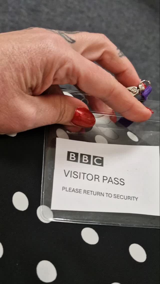 Yesterday, I was invited to the BBC studios to talk about homebirth suspension and current maternity services.
Trying to get my opinion/thoughts across in less than 3 minutes was no easy taskš¤£
What was even harder, trying not to talk with my hands.! I'm gonna sit on them next time. My favourite part..... When my upper lip got stuck on my teeth. O the joys.
Jokes aside. It's a human rights issue that needs to be talked about, shouted about, screamed about, and shared.