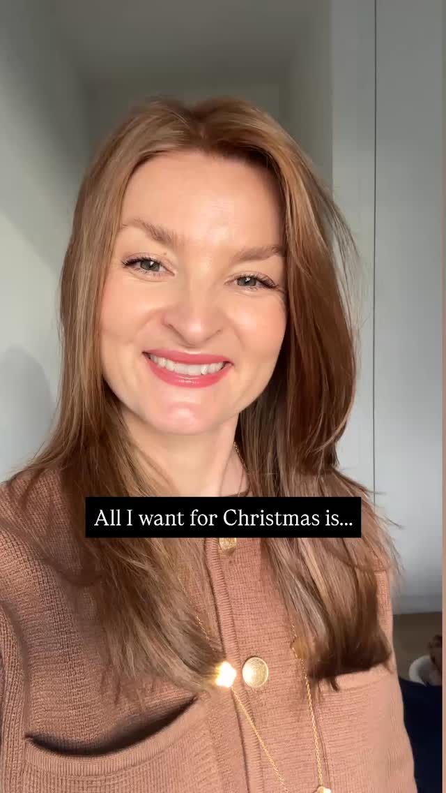 🎄This Christmas, you want look and feel your best every single day — without taking three hours to get dressed. And honestly… I get it. That’s exactly what I help women create.
🎄If you’re standing in front of a full wardrobe whispering “I have nothing to wear”…
🎄If you long for glowing skin, brighter eyes, and outfits that slip together effortlessly…
🎄If you want pieces polished enough for your workday and practical enough for real life — while still feeling like the most authentic version of you — then you’re in the right place.
Because when you begin with the colours that truly suit you, everything shifts. Getting dressed becomes lighter. Your confidence rises. Your wardrobe starts to work with you, not against you. And you look refreshed even on the days when life is anything but smooth.
If you’re ready for that kind of style ease, comment COLOUR and I’ll send you my free PDF guide so you can start discovering your best shades and feel your best — no matter what you’re wearing.
#colouranalysis #personalstylistgeneva #colourconsultant