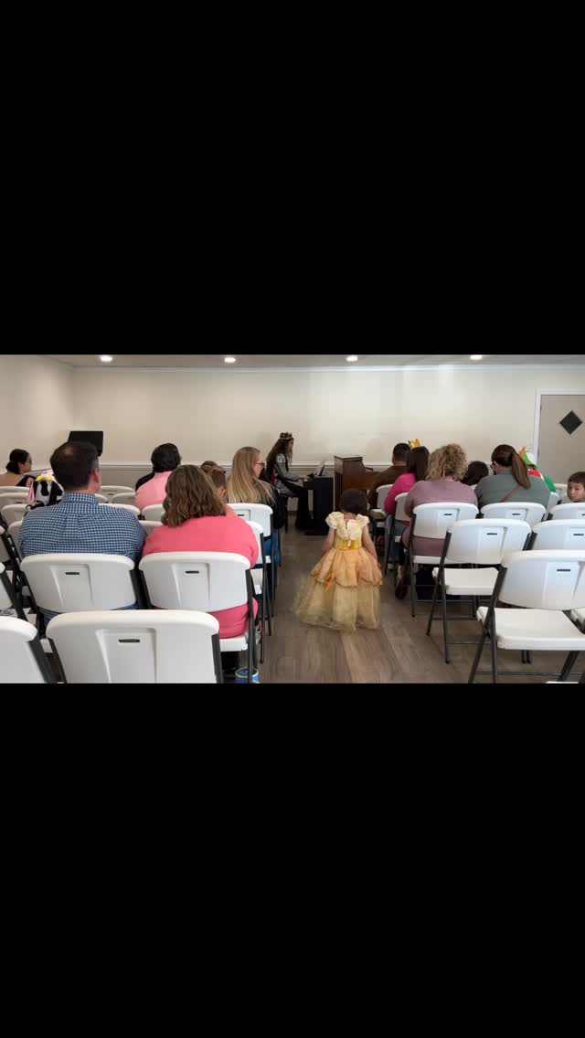 It’s always fun when adults participate in recitals. It shows my younger students that you can always come back to music or start afresh on a completely new instrument!
#Recital #pianolessons #violinlessons #pianoteacher #yeahthatgreenville #pianoandviolin #music #piano #lessons #violin #musictheory