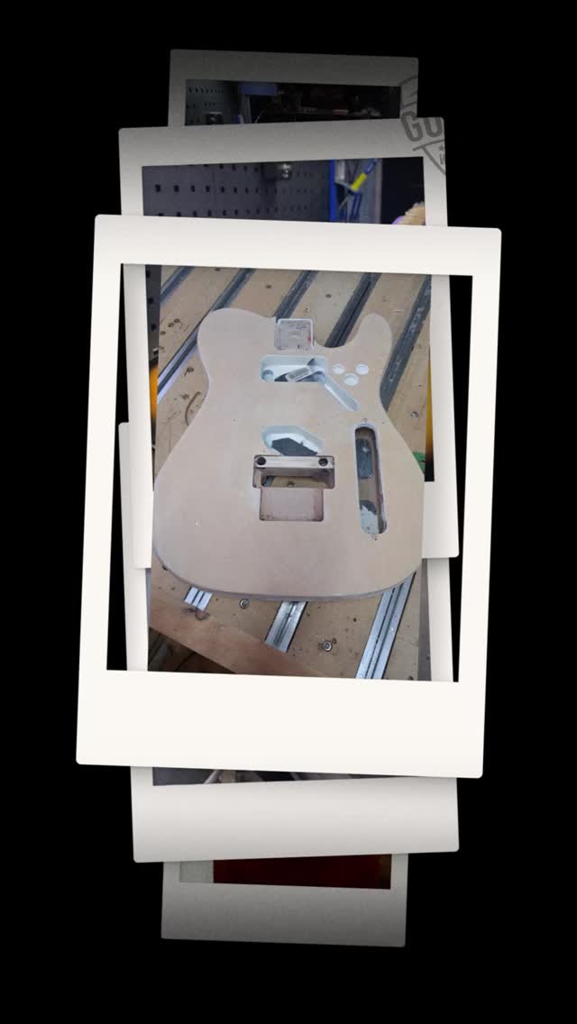 Recibimos esta telecaster para un cambio de look radical, partiendo por la instalación de Gotoh 1996T en sus primeras visitas a taller, hoy precisamente la intervenimos en cuerpo y alma terminando con un look inspirado en una de las guitarras de Greg Howe. Re- acabado en PU y fierros nuevos Inox de @jescarmusic, cuenta con cápsulas Emg T style y circuito sin paradigmas, la simplicidad hecha instrumento, ya en manos de nuestro amigo @mr__kalvin . #customguitars #lutheria #guitartech #guitarras #bass #service