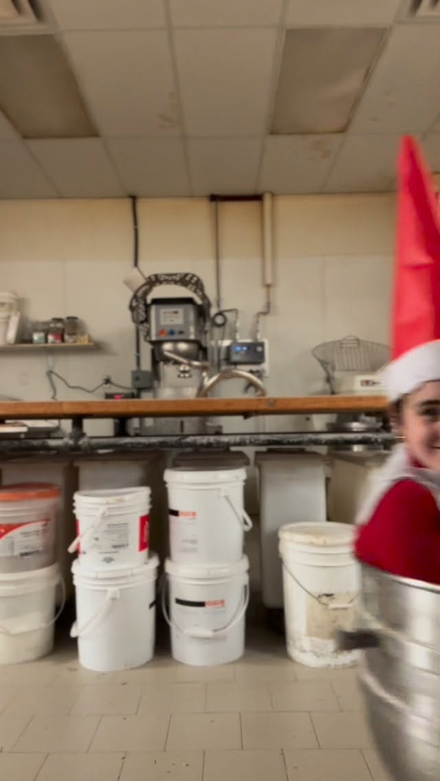less than a week away until the big day! 🎅🏽
we still have plenty of seasonal desserts, delicacies and more — panettone’s of all shapes and sizes, and even some gluten free options!
stop by the bakery to grab a last minute gift or something sweet for your family occasions 🎄
