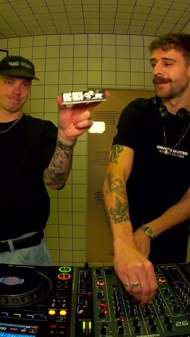 What are these groovy tunes? Sounds like SNC Recs cuts 🤭
Find more like this and the current favs of @emi.snc & @fufi.snc in our latest @hoer.berlin sesh. Alongside 2/3 of the crew, our good friends @hannie.phi and @notfallkontakt joined the takeover — Both sets are dope af, so make sure to check them all out on YT or SC 🫵
Find the full tracklist of our set below:
1) Marius Acke - I Feel So Good
2) Menta Sauce - The Rhythm
3) Dunkz - Sound Town
4) Paperkraft - Funky Bluh Bluh
5) Jesse Jacob - A Little Mo’
6) Freddo - Dig This (SNCD09)
7) Sweater - Sense Pulses (Upcoming SNC Recs)
8) Frenchhh - I Tried
9) Yesca - On My Mind
10) Rob Pearson & Robin Ball - Don’t Put Up Wit Dat
11) Pancratio - By The Way
12) Copy Cat Trax - Groover
13) Big Miz - Call Of The Void (Upcoming SNC Recs)
14) B FROM E - The Pop