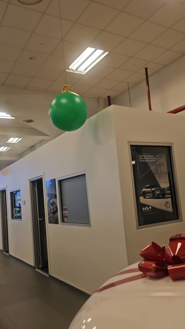 Christmas Ceiling Installation!
Christmas Ceiling install complete at the Kia dealership!
Turning the showroom into a festive, welcoming space just in time for the holidays.
#ceiling #ceilinginstallation #kiadealership #seasonalstyle
#christmasvibe