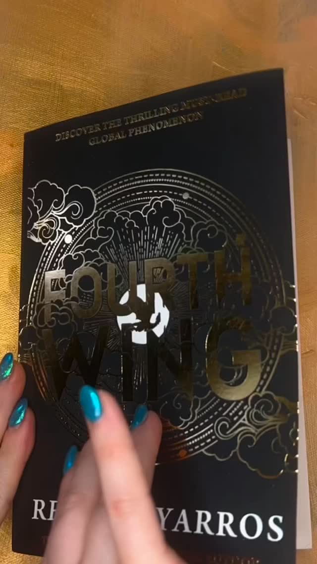 @_meganslattery_ finally got her Christmas present 🐉📚 from @bill.slattery.50 and I can share all the videos and photos that have been sitting in my phone for months!!! 💕💕💕 this was my first commissioned series so I was very excited to bring these to life and actually pre-date the wedding rebind of ACOTAR! Here’s the process video for book 1 - final photos and more to follow! #fourthwing #dragons #basgiath #romantasy #rebind @rebeccayarros