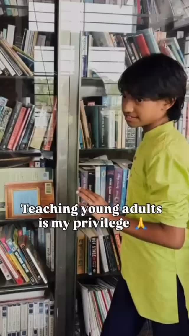 Pranav, our 14-year-old student, attempting handstands and pull-ups.
Teaching young adults is a genuine pleasure.
When children are given time and guidance, focus and capability emerge.
Kalaripayattu goes beyond physical practice, supporting confidence, body awareness, and mental steadiness —
qualities that matter deeply in today’s fast-paced world.
#kalari #wellness #children