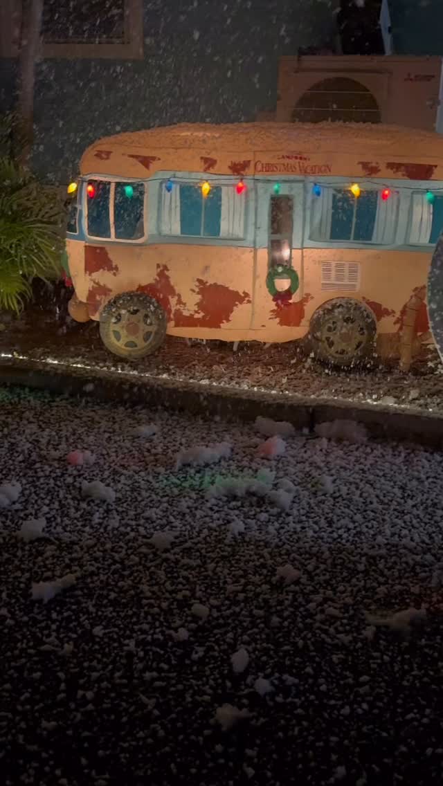🎄✨ Leo’s Christmas Lights Trolley Ride was pure holiday magic!
Great lights, great company, and even better memories. Thanks to everyone who joined the ride! 🚎🎅