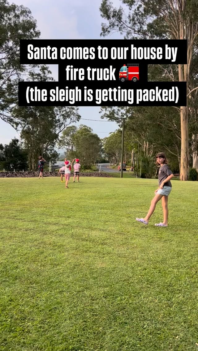 Every Xmas Eve Santa comes by fire truck 🚒 with bags of lollies for the kiddos. First time they’ve made him run up the hill though haha