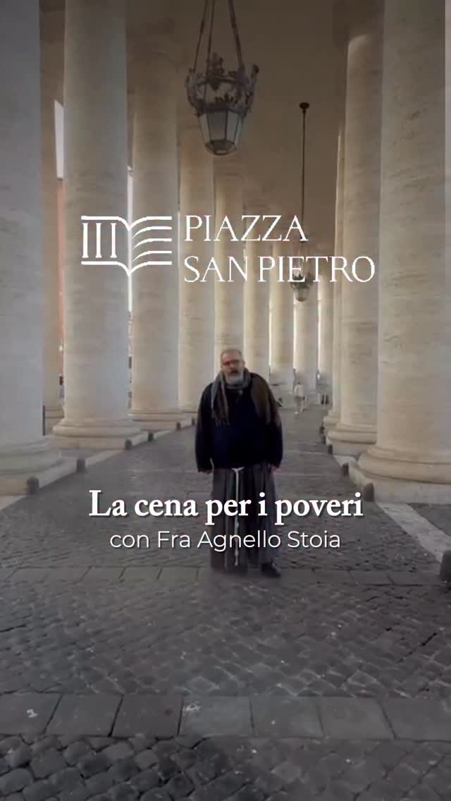 Proprio qui, nel colonnato di Piazza San Pietro, il 7 dicembre si è svolta una cena per le persone più fragili, resa possibile dall’impegno degli amici del quartiere Prati.
Un quartiere dove convivono benessere e difficoltà, e dove una comunità ha scelto di coinvolgersi, consapevole che nella vita basta poco perché le situazioni possano capovolgersi.
Non è stato solo condividere un pasto, ma soprattutto condividere tempo: gli ospiti sono rimasti insieme a lungo, ascoltando, seduti attorno ai tavoli.
Su ogni tavolo sono stati scritti dei bigliettini. Uno di questi sarà presentato al Papa, che risponderà sulla rivista Piazza San Pietro.
Un’esperienza vissuta come parrocchia insieme all’Elemosineria Apostolica e al Cardinale Konrad Krajewski, accompagnata dalla benedizione di Papa Leone.
Il messaggio è quello del Vangelo:
l’umano è abitato dalla grazia, e la grazia necessita dell’umano per potersi manifestare.
📖 Segui Piazza San Pietro per continuare a scoprire storie di comunità, ascolto e umanità.