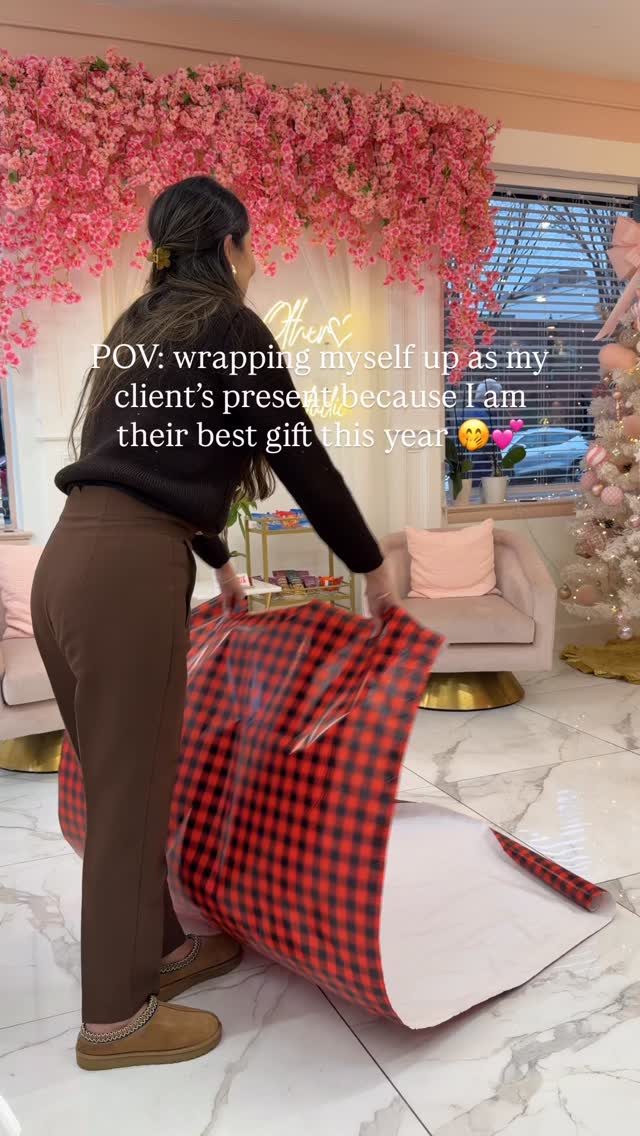 Merry Christmas everyone! 🎄🥰
When you realize you’re the best gift your clients can give themselves 🎁🤭
Wrapped in paper because confidence, brows, and self-care make the BEST presents 😉💕
Would you put me under your tree? 🤭🎄👇
.
.
.
.
.
#dmvbrows #pmuartist #merrycristmas #dcmicroblading #bestgift
