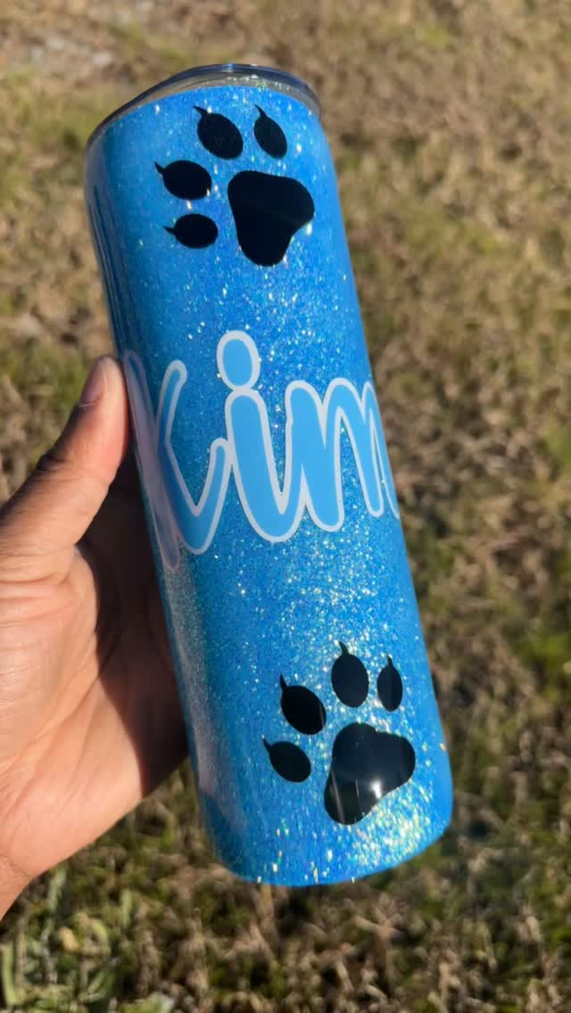 20 oz Glittered Tumbler
Shop for glitter or products at www.hesthatflyyguyydesignz.com
#glitter #glittertumblers #custommade #epoxytumblersofinstagram #crafter
