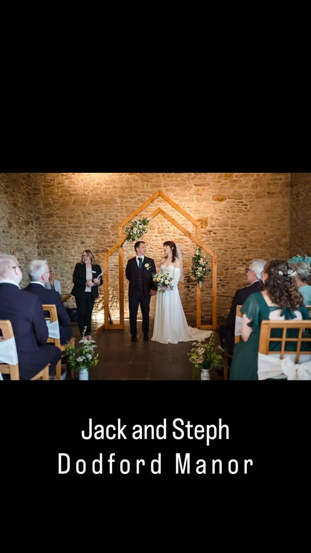 So lovely to receive these beautiful images from Steph & Jack’s autumn wedding 🤎🍂
We loved all the personal touches — especially the beautiful arch made by Steph’s dad and decorated by us with flowers.
Such a gorgeous setting @dodfordmanor ✨
📸 @skyphotographyuk
💄 @softglambyrose | 💇♀️ @thehairbookweddingstylist
👰 @adrianas_bridal | 👗 @jjshouseofficial
.
.
.
#autumnwedding #weddingflowers #northamptonshirewedding #weddinginspo #dodfordmanor