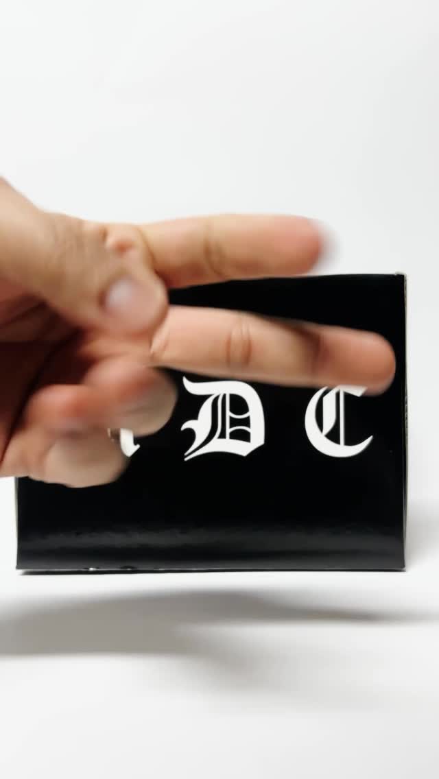 ¡Aquí te dejamos el unboxing de la Gorra PREMIUM! 😎
Recuerda que con tu compra apoyas directamente a nuestra casa para seguir ayudando a personas con problemas de adicciones. 🙌🏻
Adquiere que la tuya aquí. 🧢
👉🏻 https://www.merchmdc.com