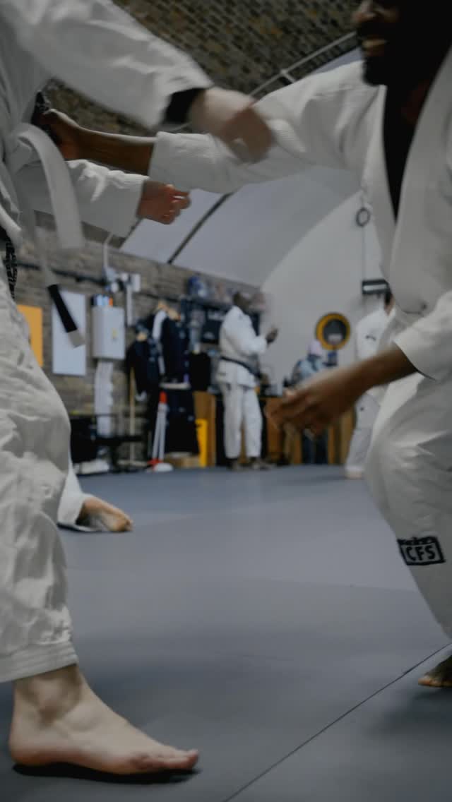Brazilian jujitsu at Legacy, Our community is our strength and we pride ourselves on having a safe place to train.
#bjj #hoxton #nogi #bjj4life #training
Video by @johnnyghostsphoto 🙏