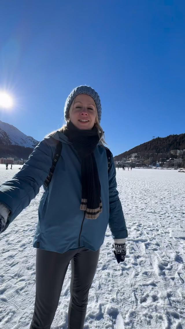 Vi auguriamo a tutti un buon anno nuovo, fatto di leggerezza, serenità e soddisfazioni personali,
più affetto e meno giudizi. Siate chi voi vogliate! 🍾✨
Swing Social Club 🗻🚞⛰️
📍Lago (ghiacciato) di Saint Moritz 🇨🇭
🎹 When you’ re smiling - Doris Day
#swingsocialclub #swingmilano #holidays #happynewyear #2026 #swingdance #mountain #snowdance
