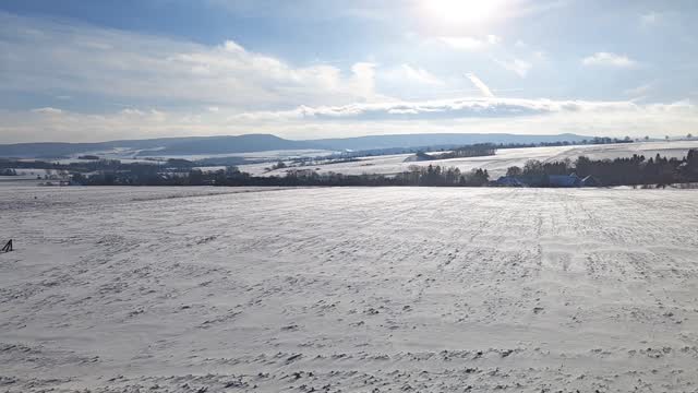Es windet ein bisschen . . . Der Ausblick der Wohnung DG am heutigen Tag, 12:00 Uhr mittags
www.lifarm.de