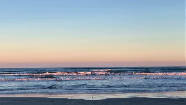Mondayβs Mindful Moment: Take a quick few minutes to bring your awareness to some mindful breathing to rejuvenate your mind and body. Listen with earphones for more mindful listening. Sit with a straight spine and both feet on ground. You can even lie down, rest in your recliner or on the coach β wherever you can be comfortable for a bit over 5 minutes. Maybe even close or cover your eyes, if that feels comfortable for you, too. #mindfulness #breathworkhealing #erinfoxenergy