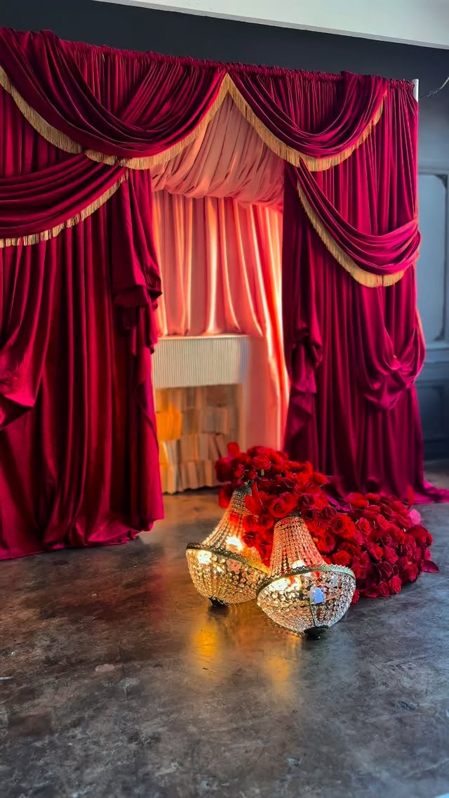 POV: you stepped into a vintage love story… and made it cinematic.
Scarlet Parlor is moody, dramatic, a little unhinged (in the best way), and built for content that hits.
Velvet drapes. Roses in excess. Chandeliers mid-fall.
Designed to shift with your vision—
✨ pink drapes fully covering the fireplace for a dreamy, romantic look
✨ or cascading open for a more classic touch with books layered inside
🃏 plus an optional oversized card prop because every love story deserves a plot twist
Styled once. Shot a hundred ways.
Come create something that feels intentional, elevated, and just dramatic enough.
#valetinesday #photoshoot #photostudio #valentinesdecor #vintage