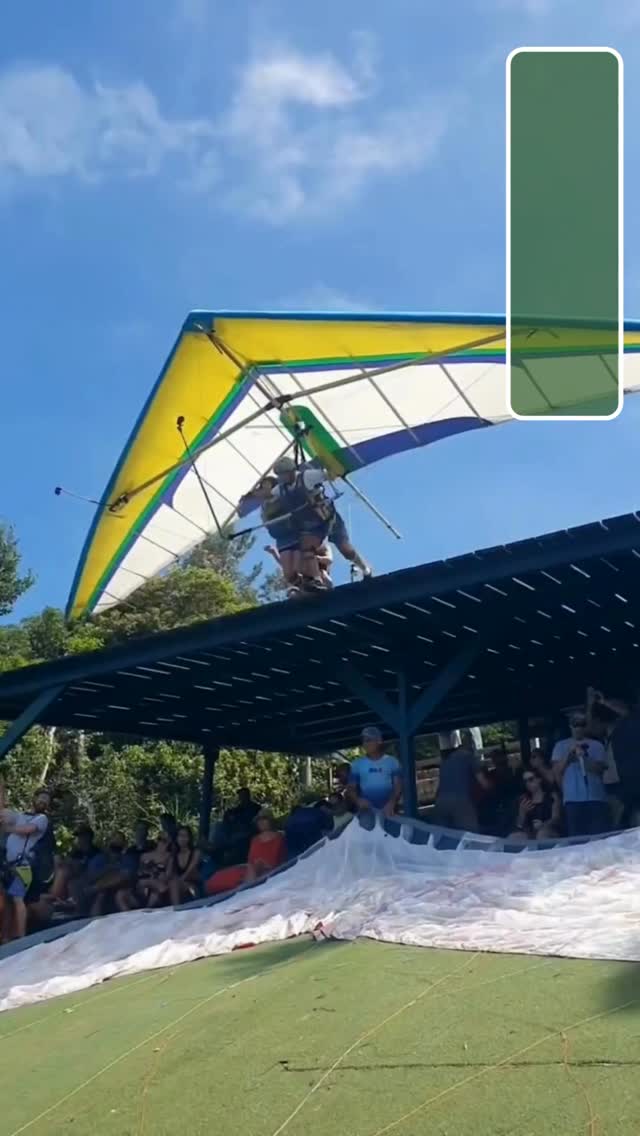 Algumas experiências mudam a forma como você vê o Rio.
Voar de asa delta é uma delas.
A aventura começa na rampa da Pedra Bonita, dentro do Parque Nacional da Tijuca. Após o briefing com piloto profissional e credenciado, é hora de correr poucos passos e… silêncio. O corpo flutua, a cidade fica pequena e o Rio de Janeiro se revela por outro ângulo.
Lá de cima, a vista é completa.
Praia de São Conrado, Pedra da Gávea, Morro Dois Irmãos, oceano aberto e a floresta atlântica se encontrando com o urbano. Uma sensação única de liberdade, segurança e conexão com a natureza.
O pouso acontece suavemente na areia da Praia de São Conrado, em um dos cenários mais icônicos do mundo para o voo livre.
Como é a experiência
Encontro na rampa da Pedra Bonita
Briefing completo de segurança
Voo duplo com piloto experiente e certificado
Duração do voo de aproximadamente 8 a 15 minutos, dependendo das condições climáticas
Pouso na Praia de São Conrado
Informações gerais
Experiência segura e acessível, sem necessidade de experiência prévia
Pilotos credenciados pela confederação de voo livre
Equipamentos certificados e revisados
Idade mínima e peso máximo conforme regras da associação local
Atividade dependente de condições climáticas favoráveis
Mais do que adrenalina, é sobre confiança, entrega e liberdade.
Veja o Rio do alto.
Voe com a Rodrigo Índio Tours.
#asadelta #riodejaneiro #hanggliding #travel #viajar