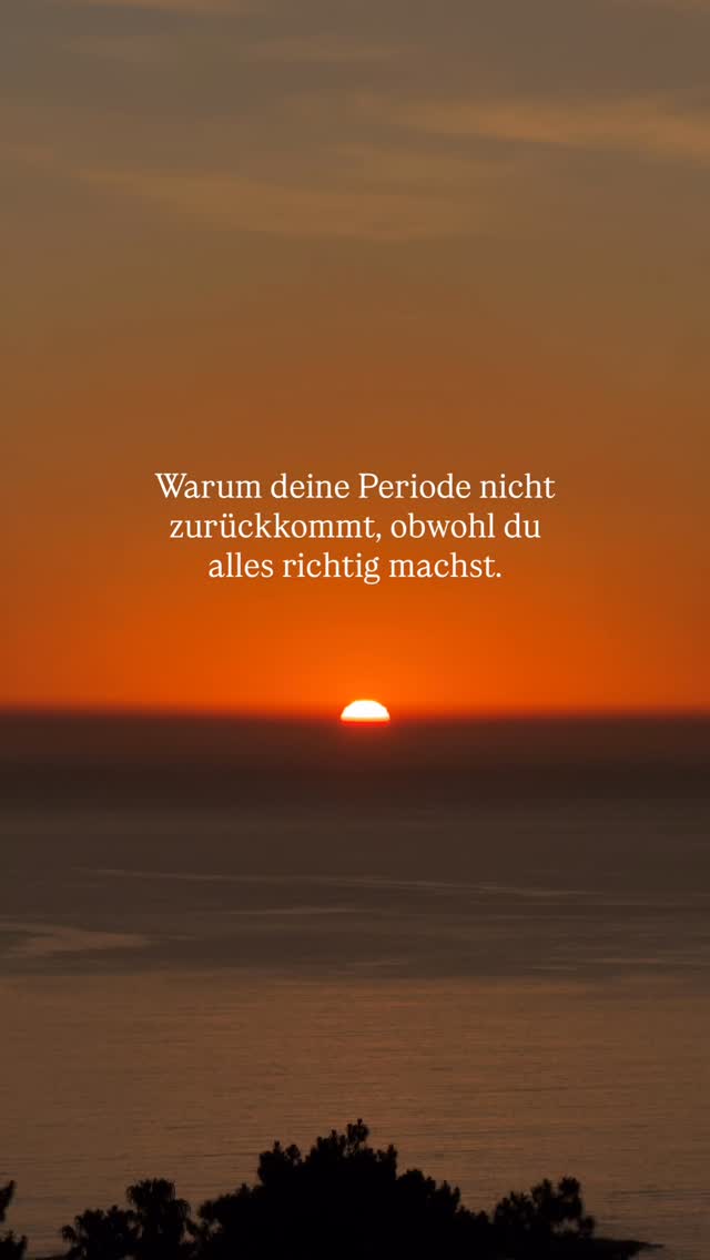 Was dabei oft übersehen wird: Der Zyklus reagiert nicht nur auf das, was du MACHST, sondern vor allem darauf, wie sicher sich dein Körper FÜHLT. ❤️🩹
Dauerstress, innerer Druck, hohe Ansprüche an dich selbst und das ständige Funktionieren können dazu führen, dass dein Körper den Zyklus leise herunterfährt.
Nicht, weil er gegen dich arbeitet, sondern weil er dich schützen möchte.
Deshalb reicht gesunde Ernährung allein oft nicht aus. Und deshalb bringt noch mehr Disziplin deinen Zyklus selten zurück.
Hormonelle Balance entsteht NICHT durch Optimierung, sondern durch Regulation, Sicherheit und eine neue Beziehung zu deinem Körper.☺️🫱🏼🫲🏻
Dein Zyklus ist kein Problem, das repariert werden muss. Er ist ein Kompass, der dir zeigt, was du gerade wirklich brauchst.
👉 Sende diese Nachricht an eine Frau, die nicht „noch mehr richtig machen“ muss!
#postpillsyndrom #periodenverlust #hormoncoaching #hypothalamischeamenorrhö #pcos #ausbleibendeperiode #zykluswissen
