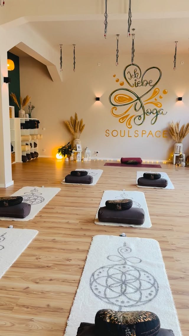 ✨Was soll ich sagen? Ich liebe dieses Studio!✨
Es steckt so viel Eigenarbeit 💪🏼und so viel Liebe ❤️darin. Liebe, die du in jeder Yogastunde 🧘🏼♀️ und jedem Workshop ✨spüren wirst.
Jetzt kannst du dich noch für den Kurslauf ab Januar mit wunderschönen Stunden von sanft bis sportlich dynamisch anmelden. Und Zuschuss von der Krankenkasse gibt es bei vielen Kurs sogar auch noch.
Also nicht warten, sondern jetzt anmelden.
Wie freuen uns auf dich!
Yogastudio
Wellness
Wetter Ruhr
Entspannung
Präventionskurs Präventionskurse
Soulspace
Ich liebe Yoga
Workshops
Frauenkreise
Breathwork
#yogastudio #ichliebeyoga #yogakurs #wetterruhr #soulspace