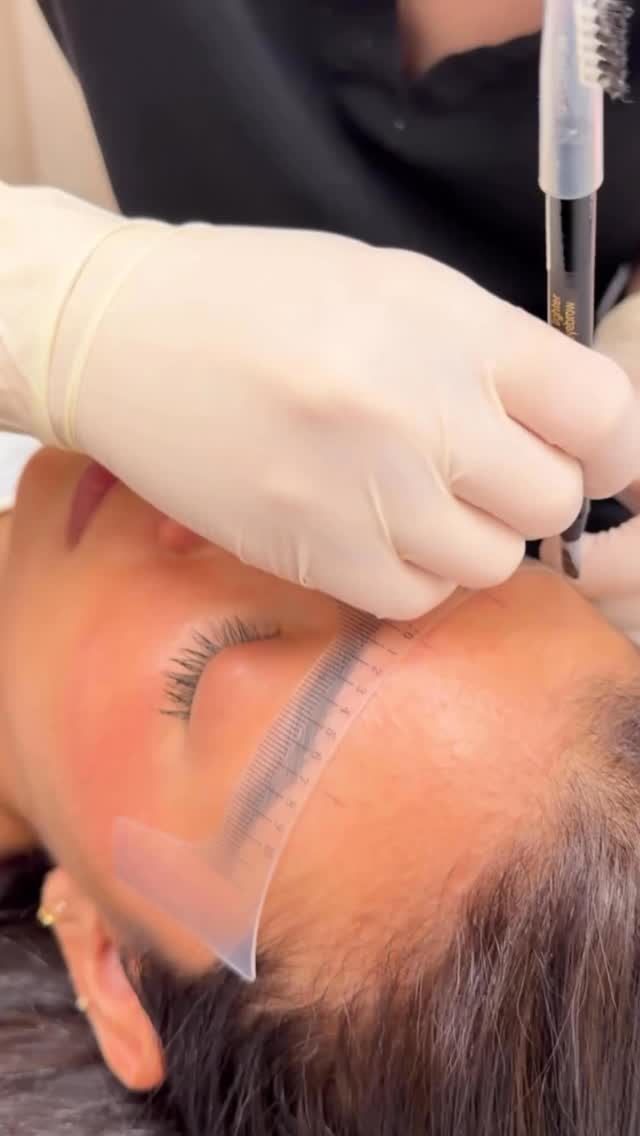 Lavoom’s magic 🪄 🩷 #LavoomSalonYYC
•
#YYCBeauty #CalgaryBrows #CalgaryLashes #BeautySalonYYC