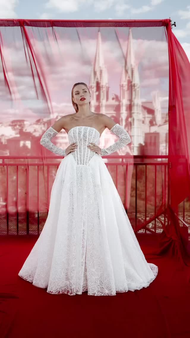 ✨ Isadora ✨
Une robe de mariée bustier et volumineuse, pensée pour sublimer la silhouette et mettre en valeur chaque morphologie.
Son volume maîtrisé structure le corps, apporte maintien et allure, pour une mariée à la fois forte et féminine.
Je suis Manon Gontero, créatrice de robes de mariée couture sur-mesure depuis 15 ans.
Dans mon atelier à Marseille, chaque robe est imaginée pour révéler votre personnalité et vous offrir une création unique.
🤍 Envie d’essayer Isadora ou de créer votre robe idéale ?
Réservez votre rendez-vous dès maintenant via le lien en bio ou en message privé.